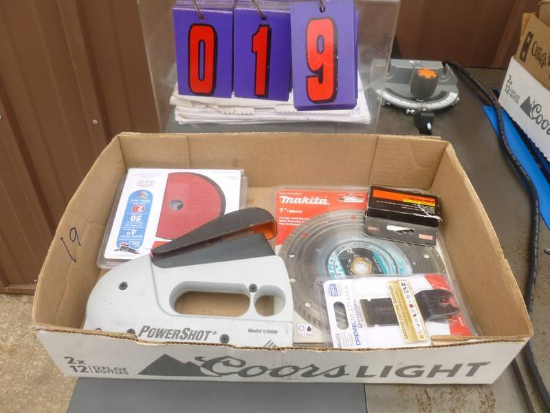lot 19 image: SnS Auctions # 382 Delta Saw, Pitboss Smoker, Jointer, Air compressors & misc. tools.