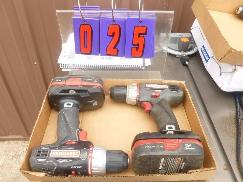 lot 25 image: SnS Auctions # 382 Delta Saw, Pitboss Smoker, Jointer, Air compressors & misc. tools.