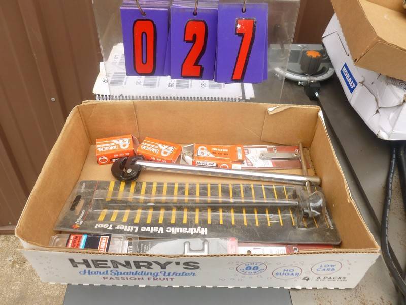 lot 27 image: SnS Auctions # 382 Delta Saw, Pitboss Smoker, Jointer, Air compressors & misc. tools.