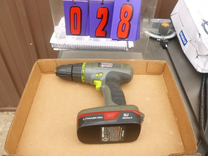 lot 28 image: SnS Auctions # 382 Delta Saw, Pitboss Smoker, Jointer, Air compressors & misc. tools.