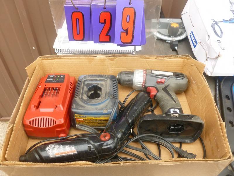 lot 29 image: SnS Auctions # 382 Delta Saw, Pitboss Smoker, Jointer, Air compressors & misc. tools.