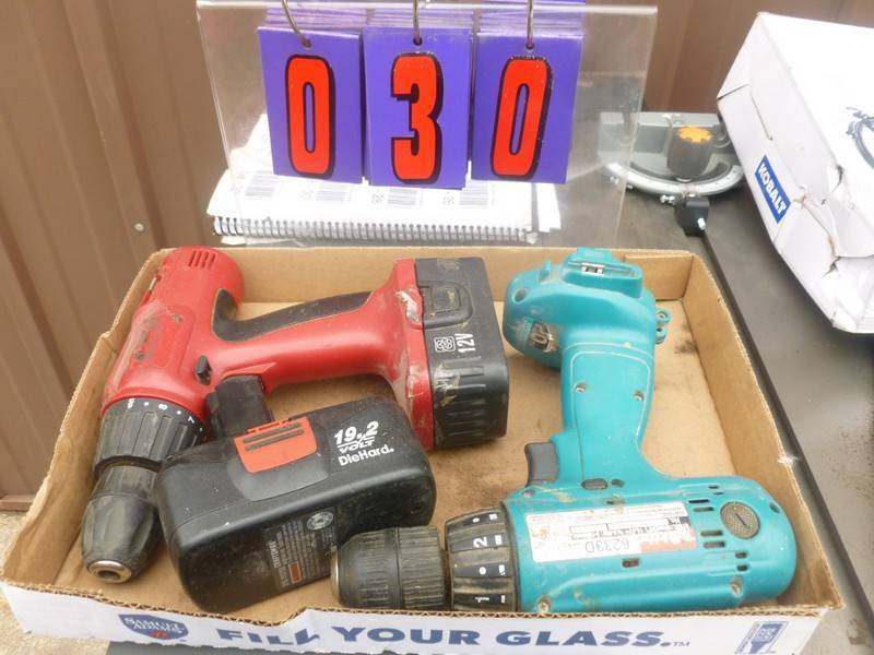 lot 30 image: SnS Auctions # 382 Delta Saw, Pitboss Smoker, Jointer, Air compressors & misc. tools.