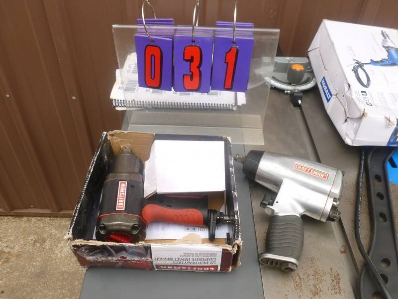 lot 31 image: SnS Auctions # 382 Delta Saw, Pitboss Smoker, Jointer, Air compressors & misc. tools.