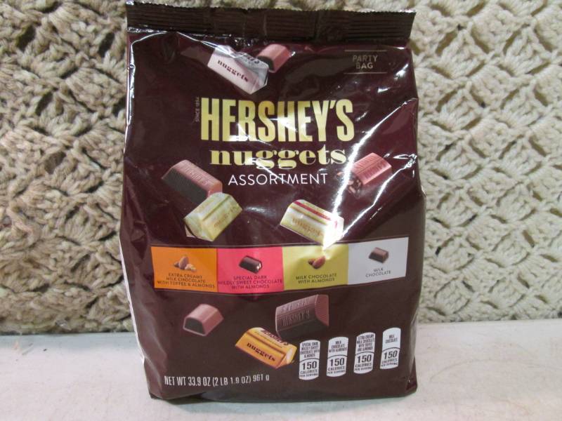 lot 20 image: 2 Pound Bag of Hersheys Nuggets As...
