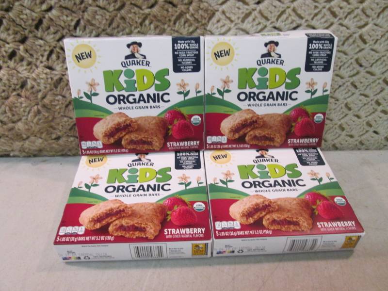 lot 41 image: 4 Boxes of Quaker Kids Organic Stra...