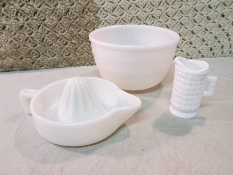 lot 59 image: Lot of 3 Vintage White Glass Bowl J...