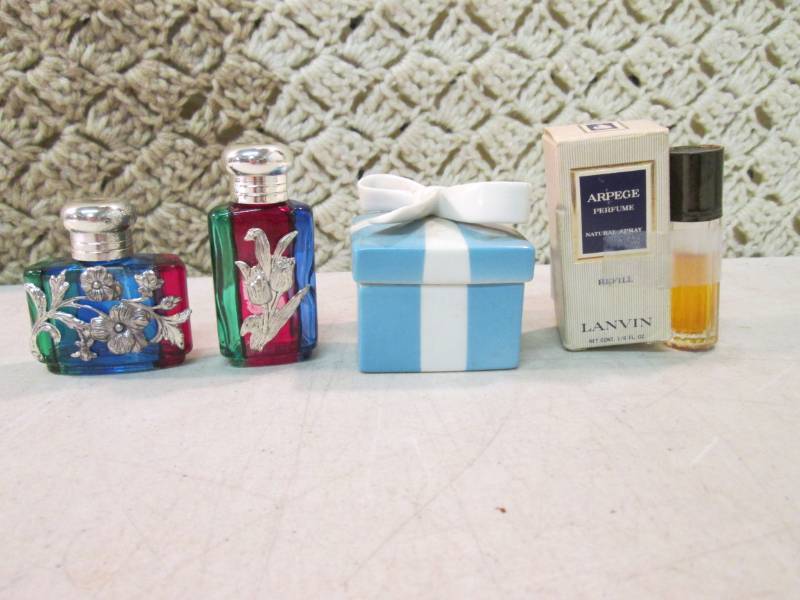 lot 67 image: Tiffany and Co Trinket Box, 2 Vinta...