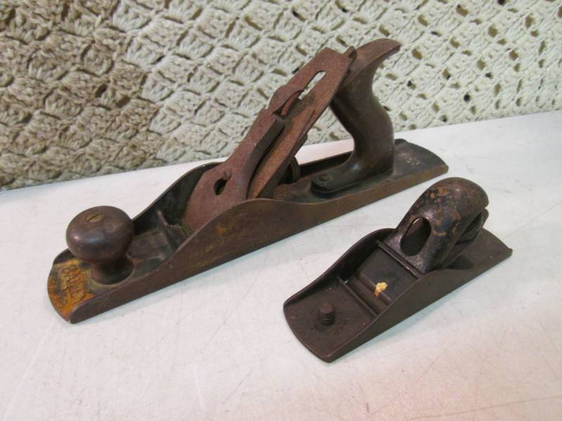lot 70 image: 2 Vintage Wood Planes 7 and 14  F...