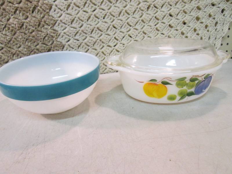 lot 74 image: Vintage Fire King Ovenware with Lid...