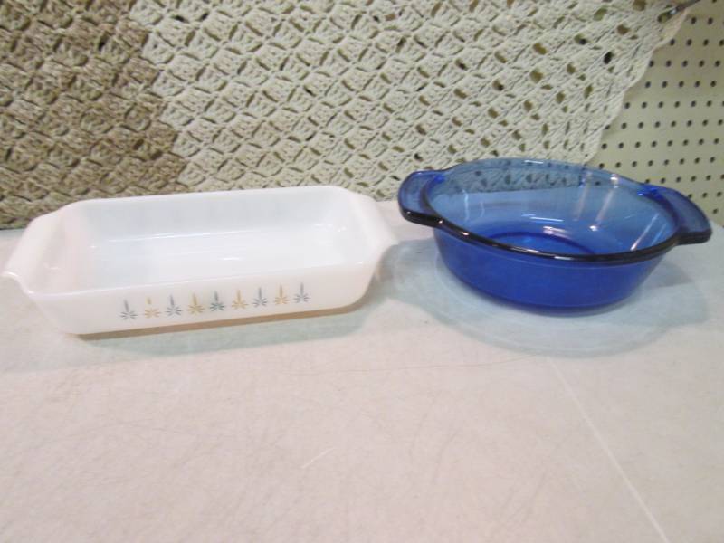 lot 77 image: 2 Vintage Anchor Ovenware  C-3...