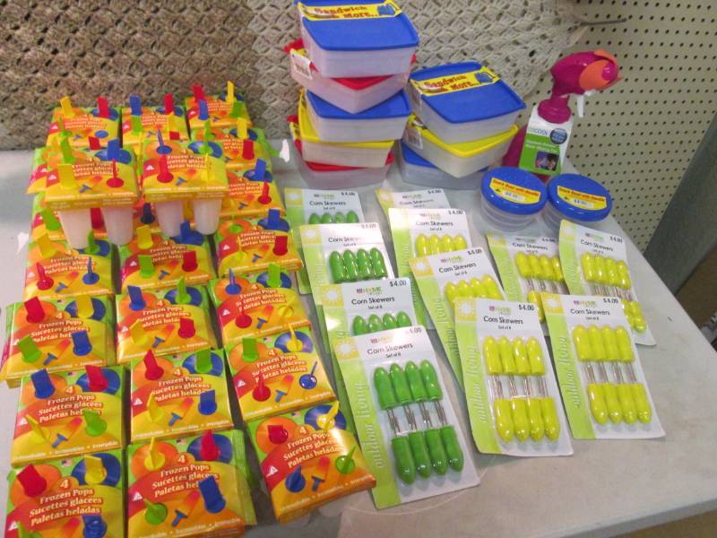 lot 90 image: Large Lot of Ice Pop Maker Kits, Co...