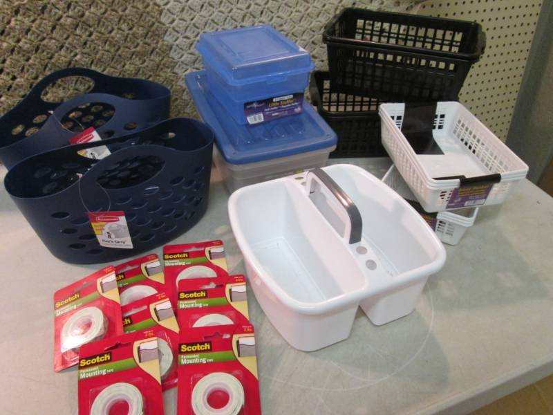 lot 92 image: Lot of Misc Storage ContainersTray...
