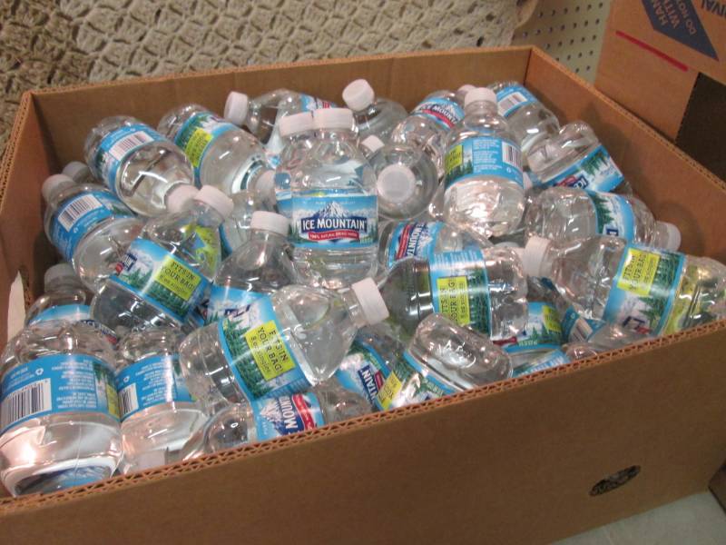 lot 124 image: Banana Box Full of 8 oz Ice Mountai...
