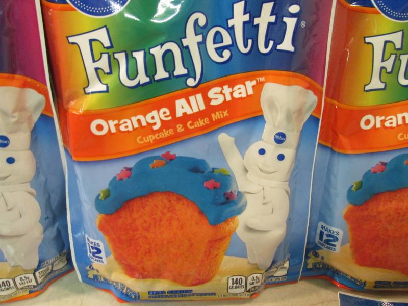 lot 134 image: 8 Packs of Funfetti Cupcake and Cak...