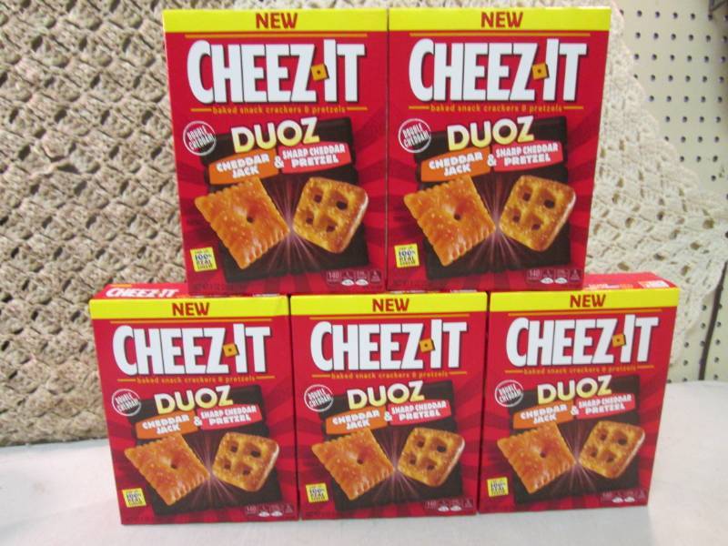 lot 186 image: 5 Boxes of Cheez-It Duoz Snack Crac...