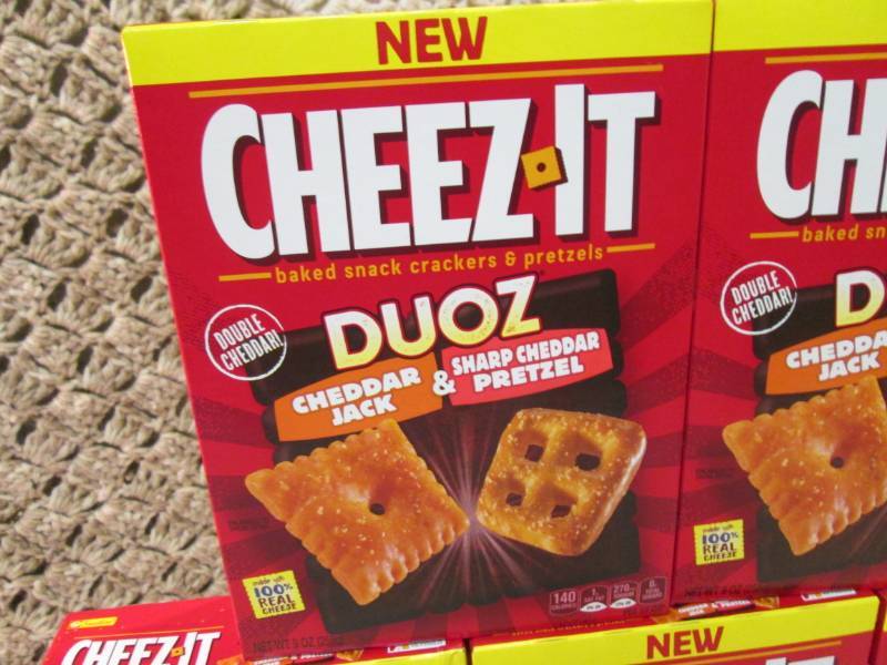 lot 187 image: 5 Boxes of Cheez-It Duoz Snack Crac...