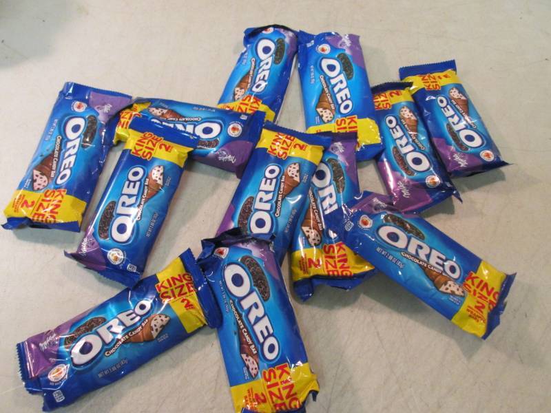 lot 195 image: Oreo Cookie Candy Bars  B-1...