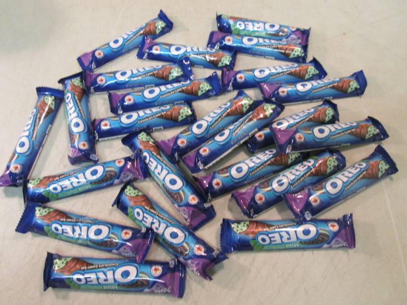 lot 197 image: Oreo Cookie Candy Bars  C-1...