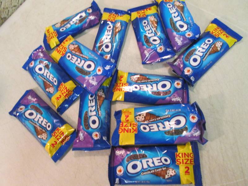 lot 198 image: Oreo Cookie Candy Bars  C-1...