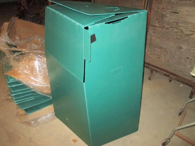 lot 205 image: Pallet of Green Folding BinsBoxes ...