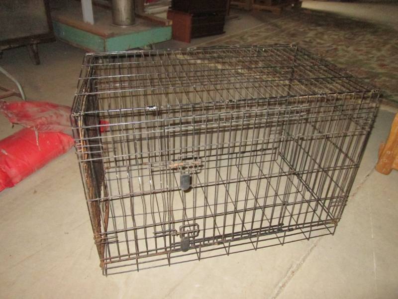 lot 206 image: Metal Wire Pet Cage 36 x 22 x 25...
