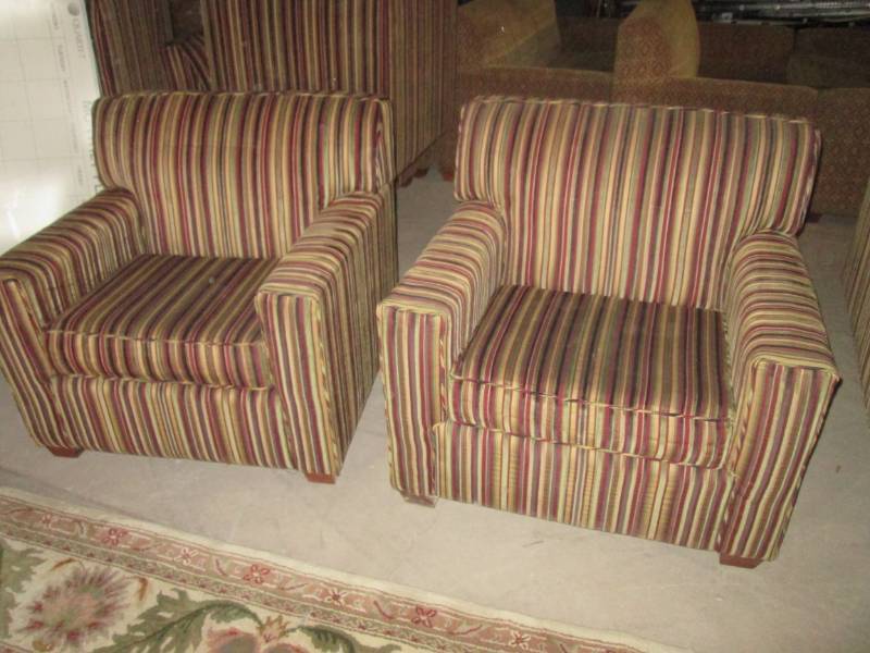 lot 208 image: Pair of Nice Matching Chairs  ...