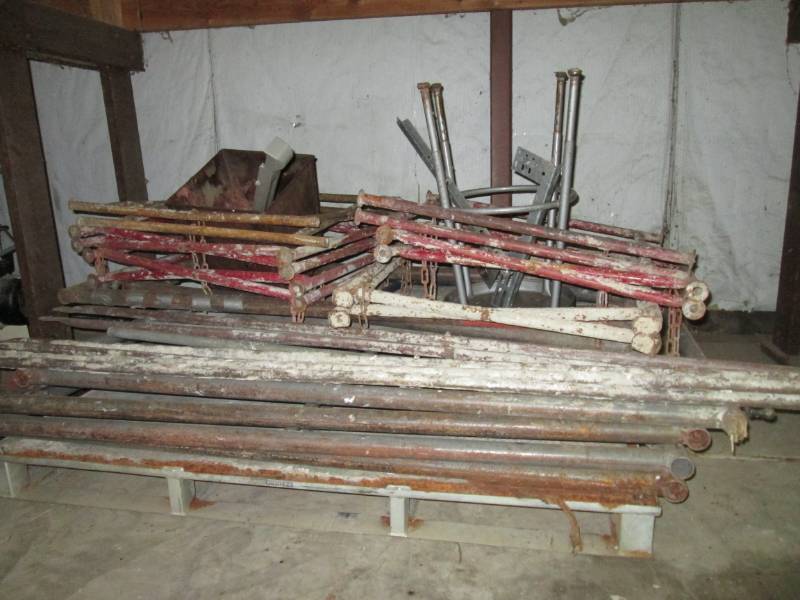 lot 222 image: Scaffolding ...