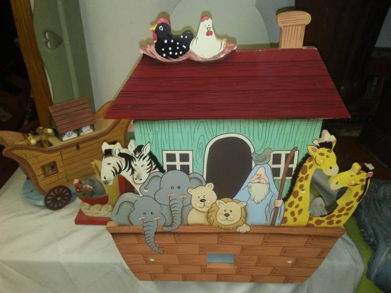 lot 53 image: Noahs Ark theme - wood.