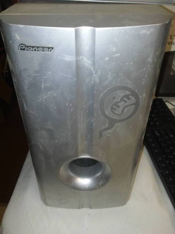 lot 70 image: Office, Electronics.Pioneer sound speaker