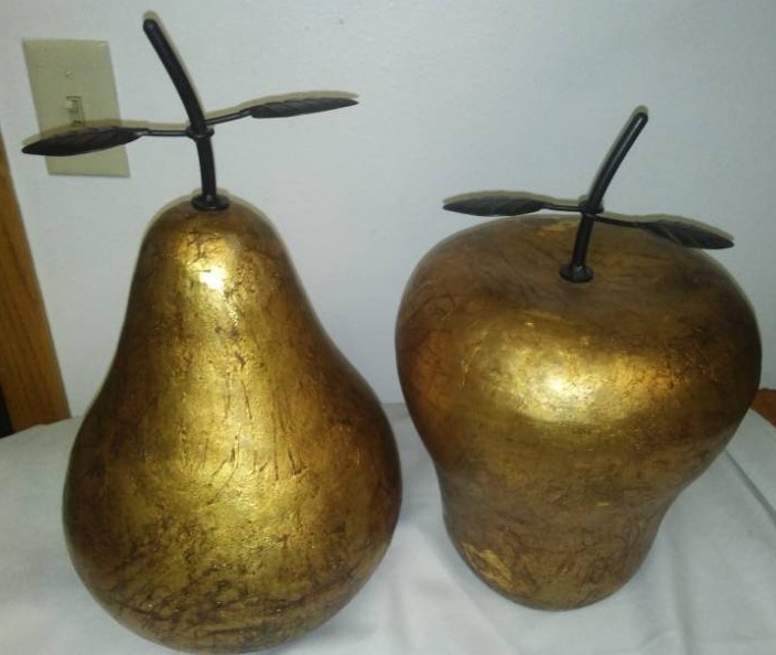 lot 85 image: Golden apple and pear home decor.