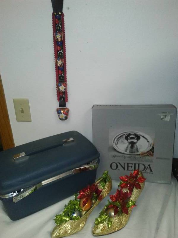 lot 89 image: Miscellaneous Samsonite Saturn overnight & more