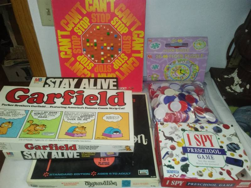 lot 112 image: Six games, poker chips and puzzle - complete