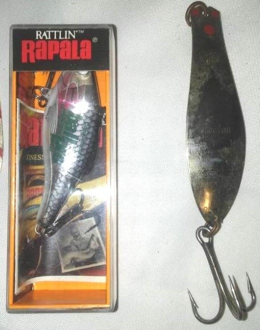 lot 118 image: 8 New and Vintage fishing Lures Rattlin Rapala  New in Box.