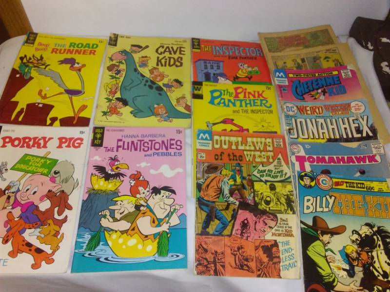 lot 129 image: 13 vintage comic books