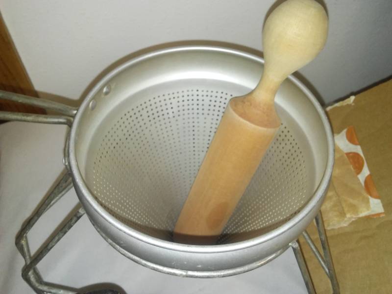 lot 133 image: Canning supplies - enamelware