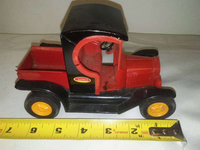 lot 142 image: Tonka Model A pickup, 124 scale.