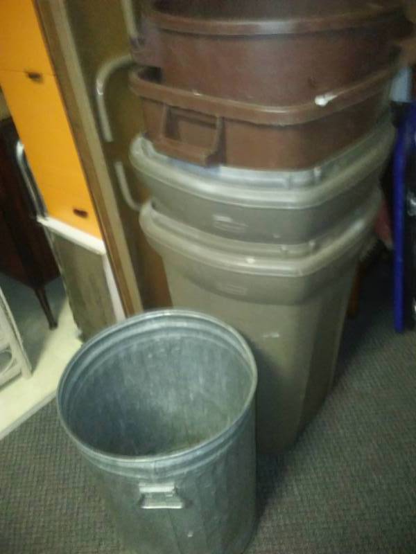 lot 148 image: 5 garbage cans - 1 steel, 2 Rubbermaid.
