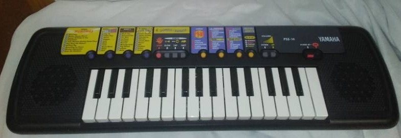 lot 159 image: Yamaha PSS - 14 keyboard - AC DC.