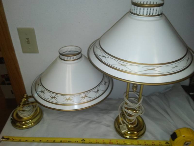 lot 164 image: Two mid-century modern lamps.