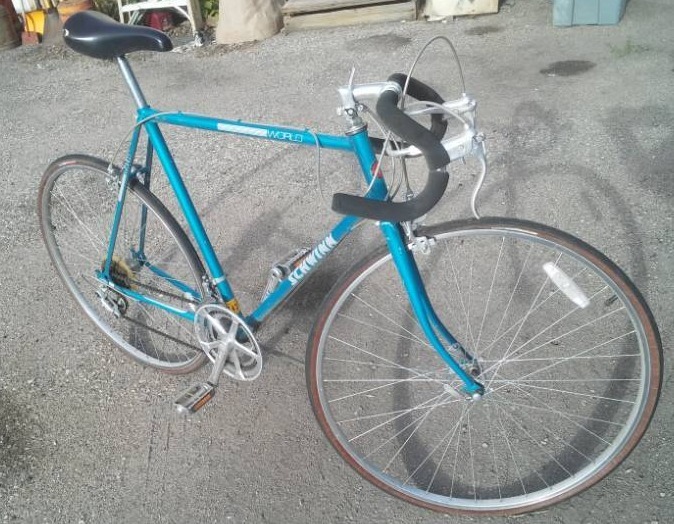 lot 168 image: Schwinn mens bicycle. 10 speed