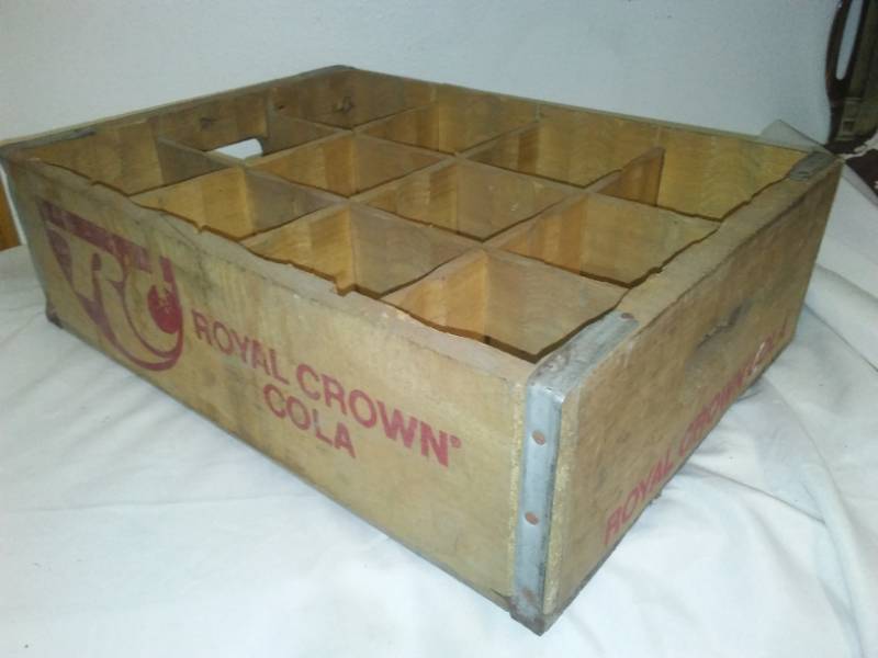 lot 176 image: Royal Crown Cola RC Box