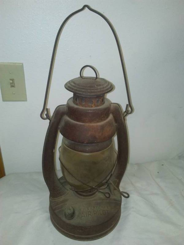 lot 185 image: Lantern embury manufacturing company. No. 2 air pilot