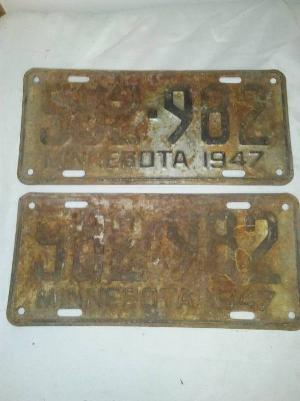 lot 189 image: License plate Minnesota centennial 1947 matched pair.