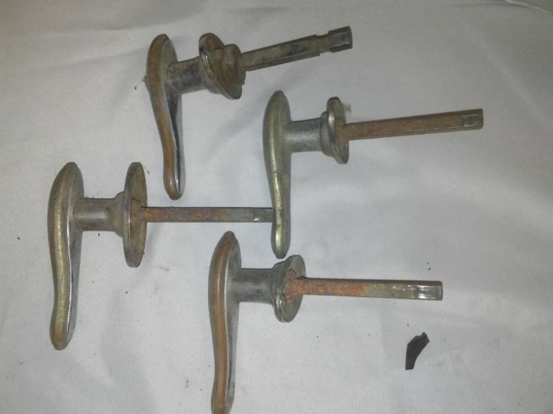 lot 200 image: 4 vintage antique auto door handles with bezels.