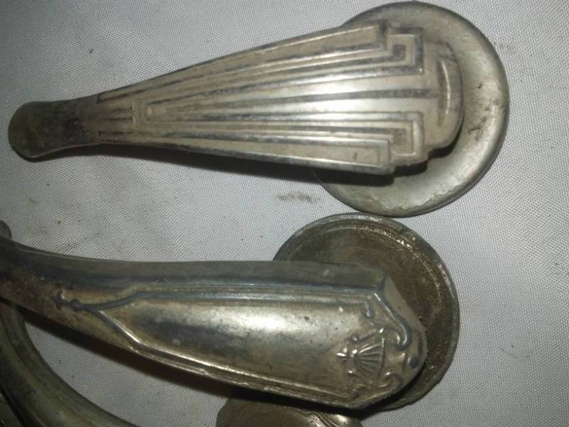 lot 205 image: 3 auto door handles and window crank.