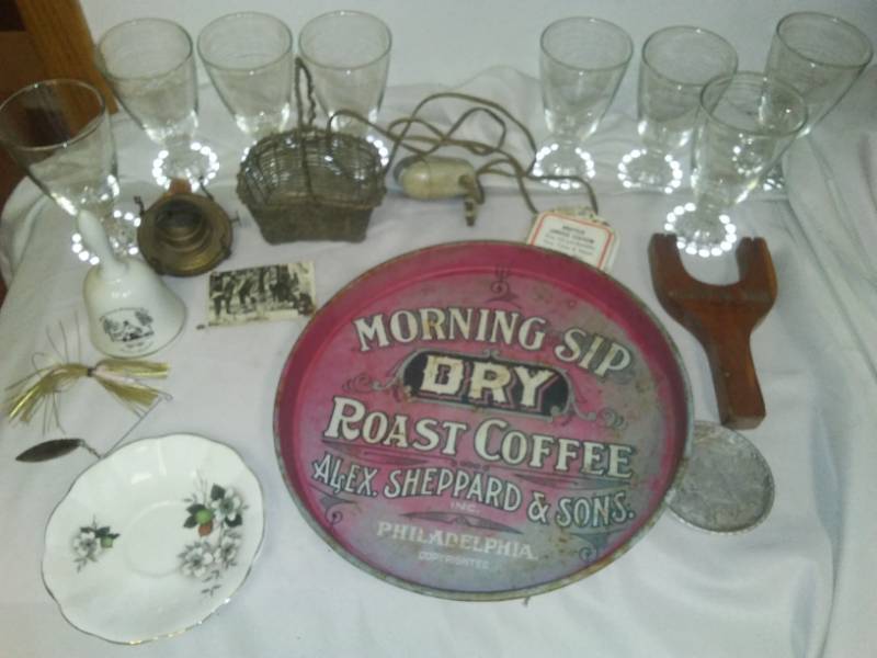 lot 207 image: Miscellaneous 12in tray, metal wire basket, fishing lure and more.