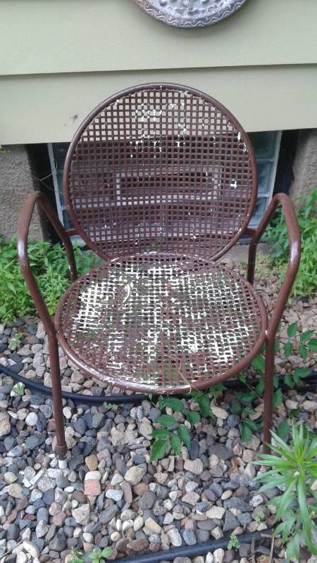 lot 36 image: Metal Patio Chair And Table Set, Used, Shows Wear, Needs Painting