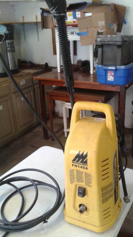 lot 64 image: Mcculloch Jet Sprayer, Works But Some Times Water Get Held Up In Hose