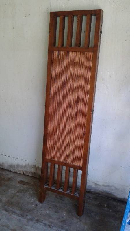 lot 4 image: Three Panel Partition, Good Condition