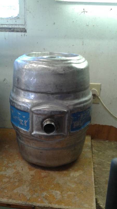lot 98 image: Pair Of Empty Aluminum Kegs